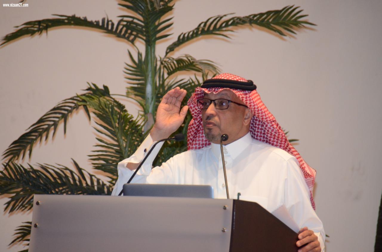أمانة الشرقية تنظم دورة  صناعة الفنون الصحفية  لمنسوبيها 