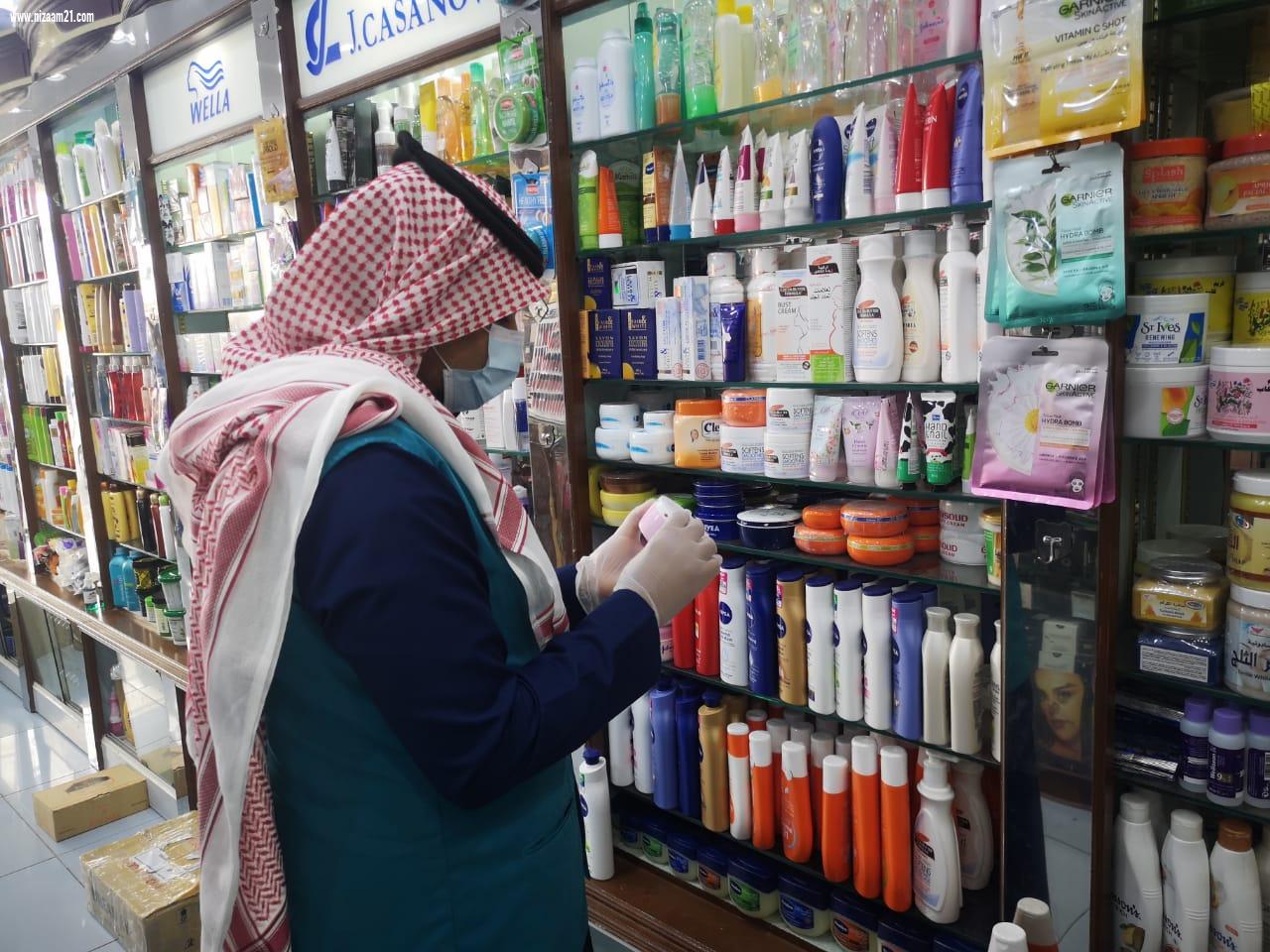 1063 جولة رقابية تنفذها امانة الشرقية وتغلق ثلاث منشآت وتحرر أكثر من 70 مخالفة في المراكز التجارية يوم  الاربعاء