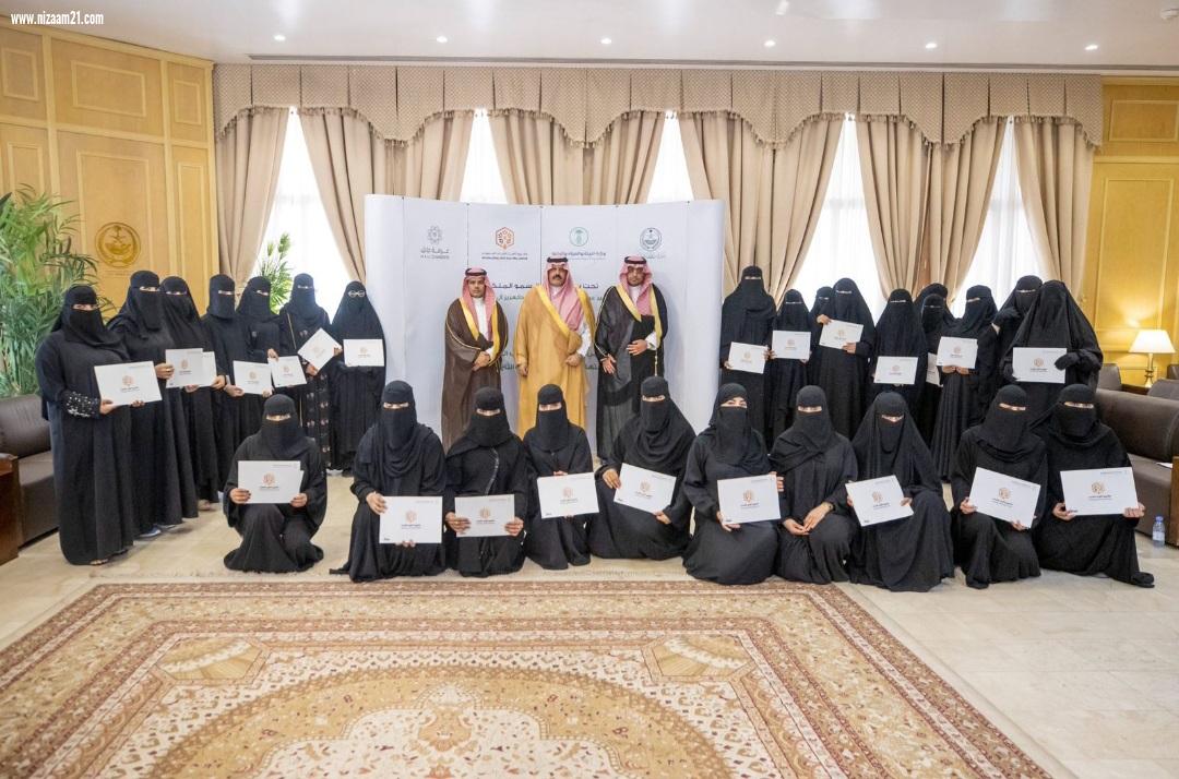 سمو أمير حائل يشهد حفل تخريج الدفعة الثانية لتأهيل الشباب لامتهان حرفة تربية النحل وإنتاج منتجاته