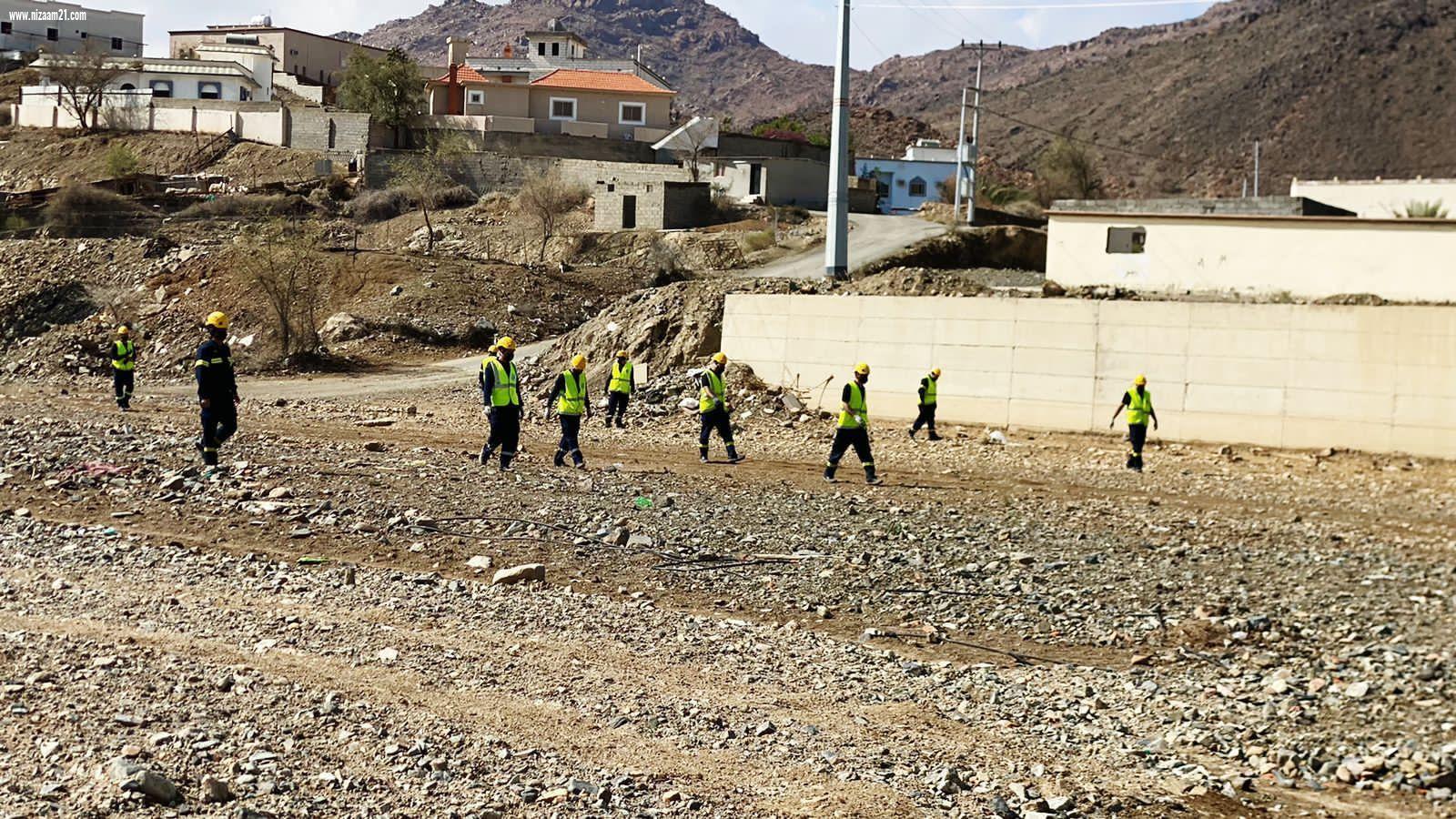 فرق الدفاع المدني بمحافظة بلقرن تعثر اليوم على مفقودة وادي أدمة بمنطقة عسير 