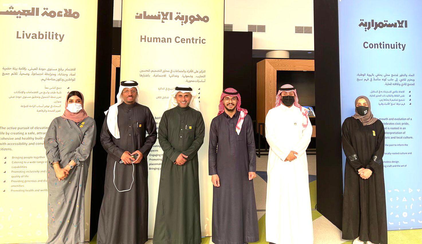 وفد مركز البحوث والدراسات الاجتماعية، ووحدة التراث العمراني يزورون ميثاق الملك سلمان العمراني