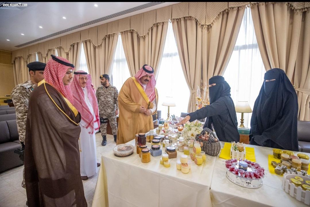 سمو أمير حائل يشهد حفل تخريج الدفعة الثانية لتأهيل الشباب لامتهان حرفة تربية النحل وإنتاج منتجاته