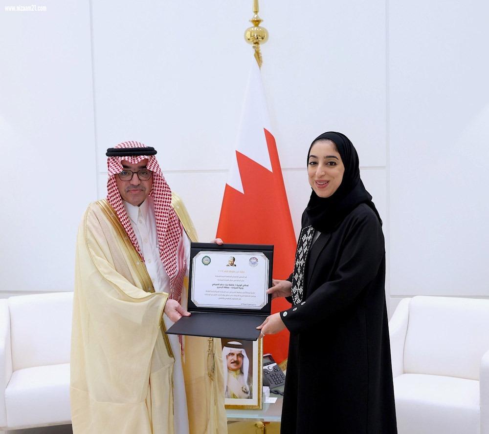 المنظمة العربية للسياحة تكرم معالي وزيرة السياحة بمملكة البحرين بجائزة ابن بطوطة في مجال القيادة السياحة لعام 2025. 