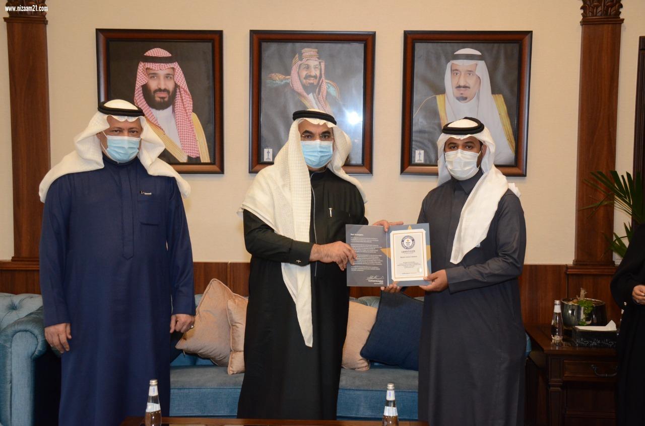 أمين الشرقيه  يكرم  فريق مبادرة السعودية الخضراء لدخول موسوعة غينيس العالمية