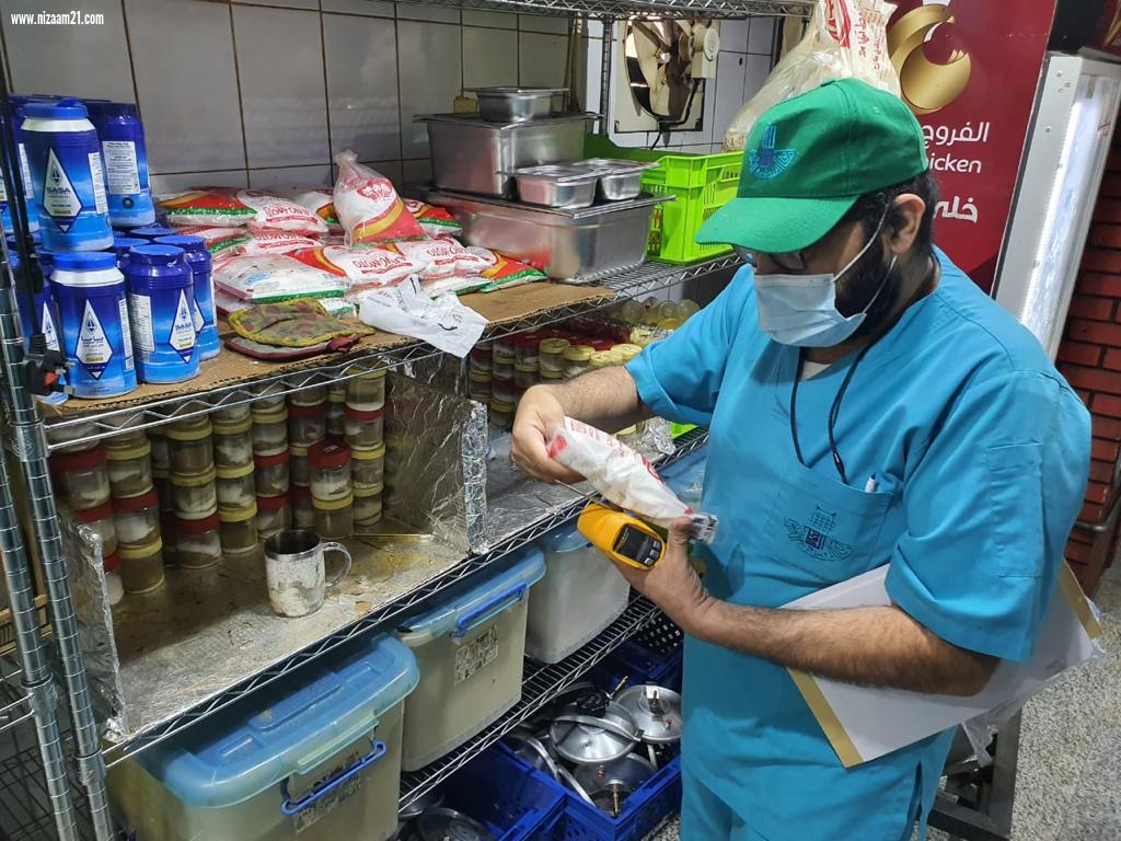 1031 جولة رقابية تنفذها امانة الشرقية وتغلق منشأتين وتحرر أكثر من 80 مخالفة في المراكز التجارية أمس الثلاثاء