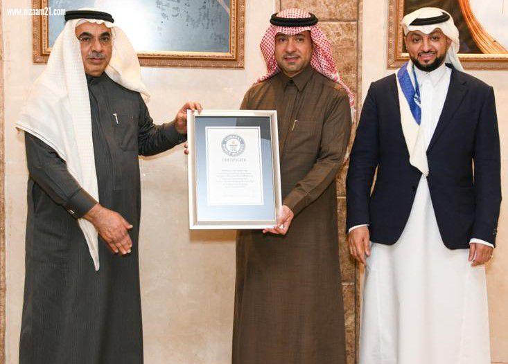  وزارة البلديات وأمانة الشرقية يحققان ارقام قياسية بموسوعة  غينيس  بزراعة أكبر شعار لمبادرة السعودية خضراء