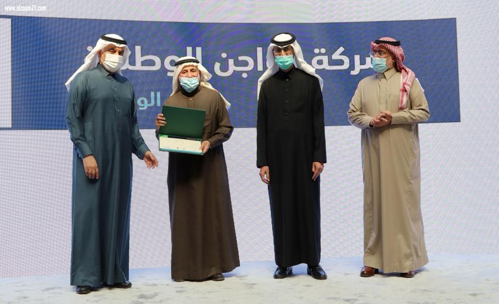 وزير البيئة يُكرّم  16 شركة حائزة على الشهادة السعودية للممارسات الزراعية الجيدة سعودي قاب