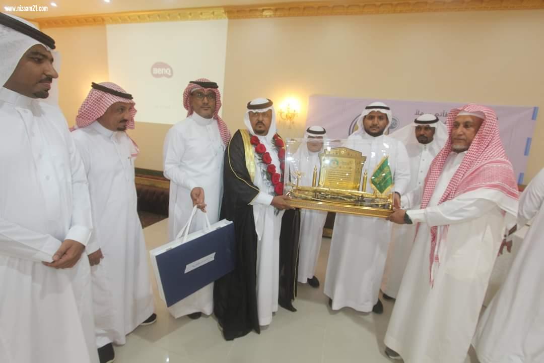 مدرسة القرن الإبتدائية والمتوسطة تكرم المعلم القدير علي محمد سويد عياشي بمناسبة تقاعده