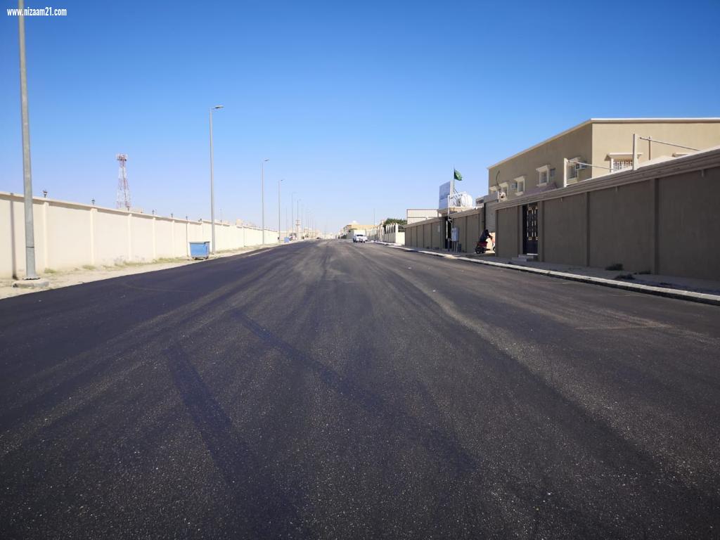 بلدية النعيرية انجاز نسبة (96%)  من أعمال صيانة بشوارع حي العزيزية