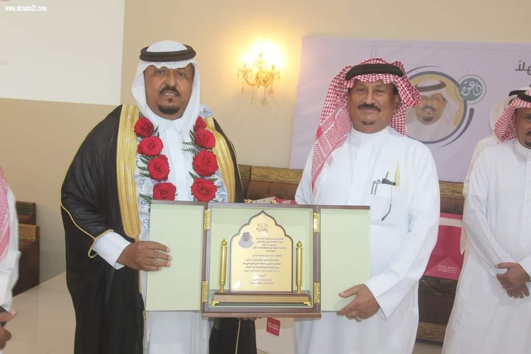 مدرسة القرن الإبتدائية والمتوسطة تكرم المعلم القدير علي محمد سويد عياشي بمناسبة تقاعده