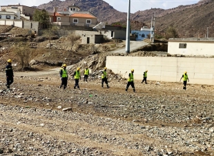 فرق الدفاع المدني بمحافظة بلقرن تعثر اليوم على مفقودة وادي أدمة بمنطقة عسير 