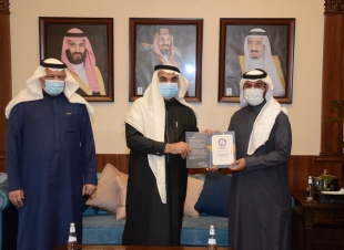 أمين الشرقيه  يكرم  فريق مبادرة السعودية الخضراء لدخول موسوعة غينيس العالمية