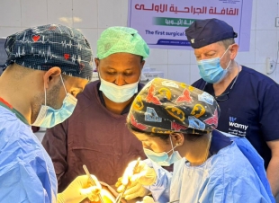 طبي قافلة الندوة العالمية للشباب الإسلامي ينجح في استئصال ورم يعيد لمريضة التنفس بعد معاناة لعقود. 