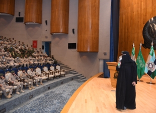 أمانة اللجنة الوطنية لمكافحة المخدرات تنفذ برنامجاً تثقيفياً بكلية الملك عبدالعزيز الحربية 
