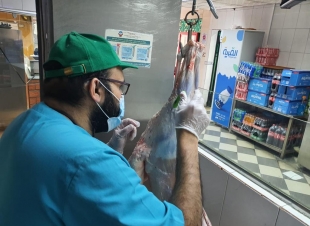 1031 جولة رقابية تنفذها امانة الشرقية وتغلق منشأتين وتحرر أكثر من 80 مخالفة في المراكز التجارية أمس الثلاثاء