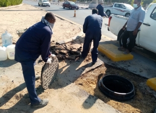 بلدية الجبيل تبدأ باستبدال أغطية المناهل بأغطية  فيابر جلاس