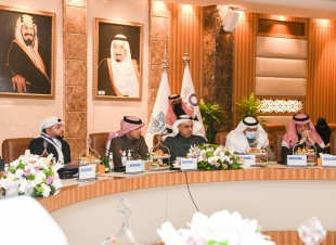 وزير الشؤون البلدية والقروية والاسكان وأمين الشرقية يناقشان خطط وأعمال الأمانة في تنفيذ استراتيجية التحول 
