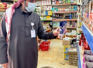 1039 جولة رقابية تنفذها امانة الشرقية وتغلق منشأة وتحرر أكثر من 80 مخالفة في المراكز التجارية أمس الاثنين