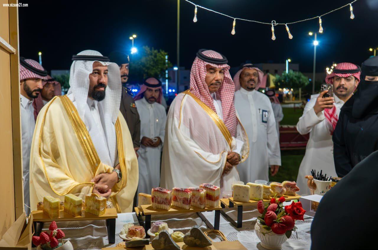 محافظ صوير يتجوّل بين فعاليات مهرجان #صيف_صوير_2026