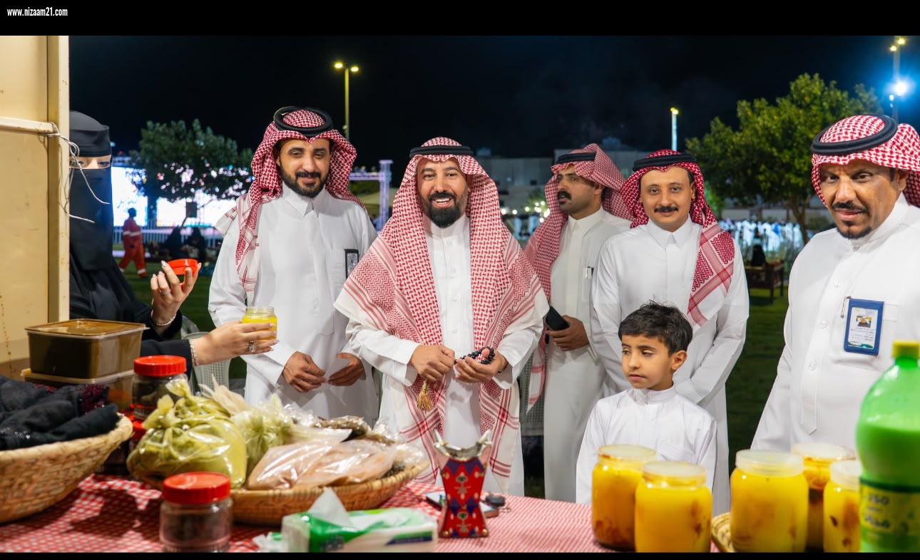 محافظ صوير يتجوّل بين فعاليات مهرجان #صيف_صوير_2026